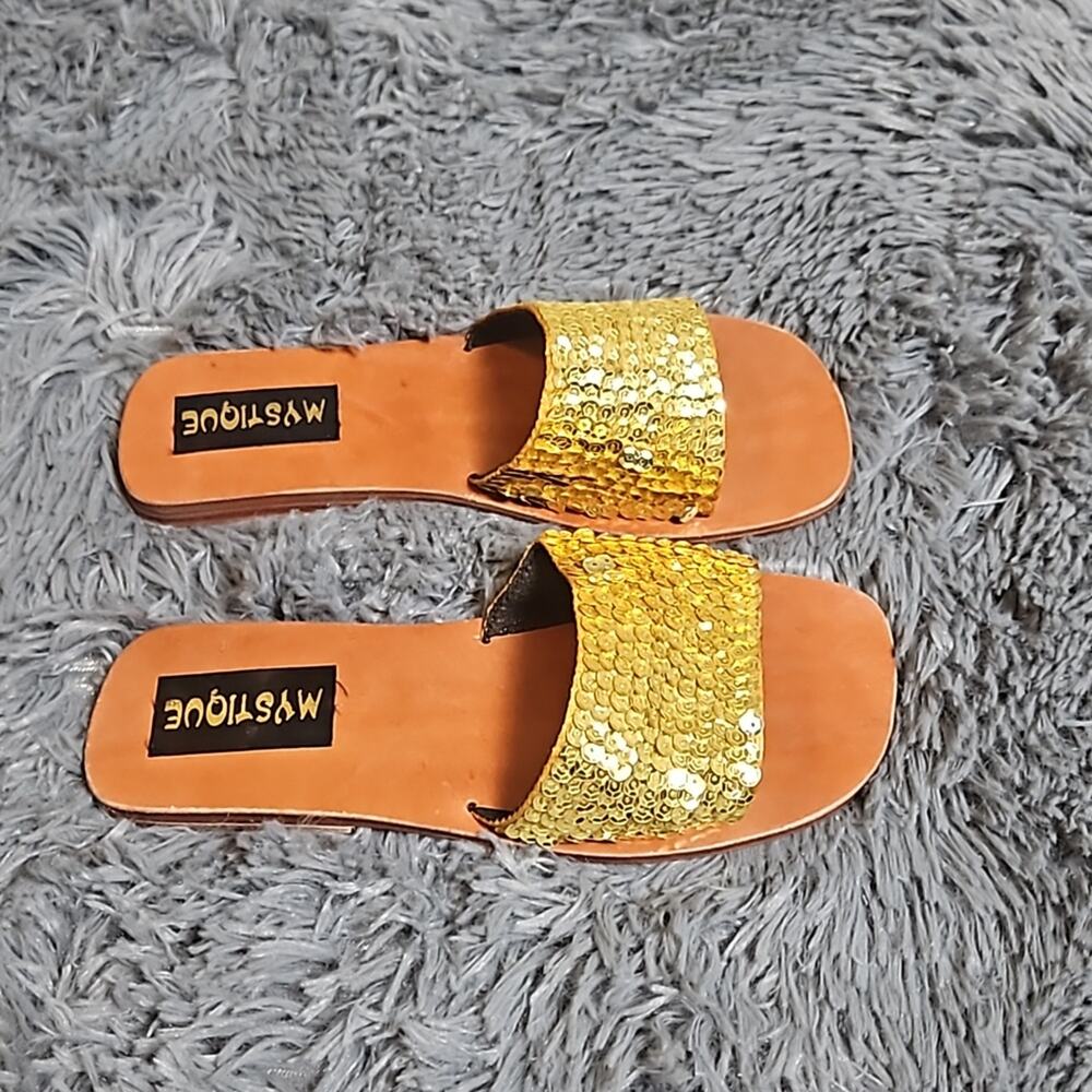 New Mystique Boutique Gold Sequined Wooden Style Slip On Sandal Sz 5